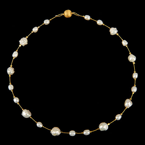 8 Rosebud-Perlen und 14 Zuchtperlen weiß - 145,00 € verkauft<br/>Magnetschließe vergoldet  gebürstet<br/>Länge ca. 45 cm